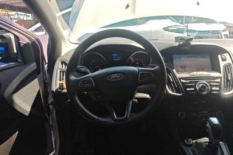 Used Ford Focus 2018 Hatchback Classic 1.6L Automatic Trendy SmartDrive Edition Steering Wheel