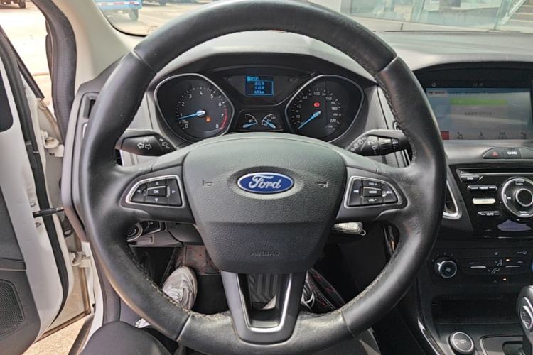 Used Ford Focus 2018 Hatchback Classic 1.6L Automatic Trendy SmartDrive Edition Steering Wheel