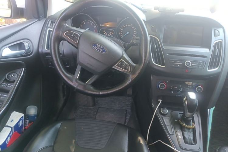Used Ford Focus 2018 Hatchback Classic EcoBoost 180 Automatic Elite Model Steering Wheel