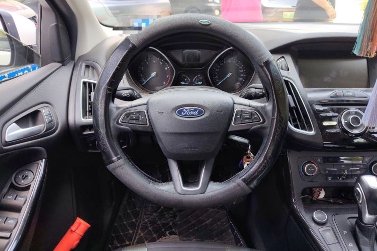 Used Ford Focus 2018 Two-Door Classic EcoBoost 125 Automatic Supercharged Style SmartDrive Edition Steering Wheel