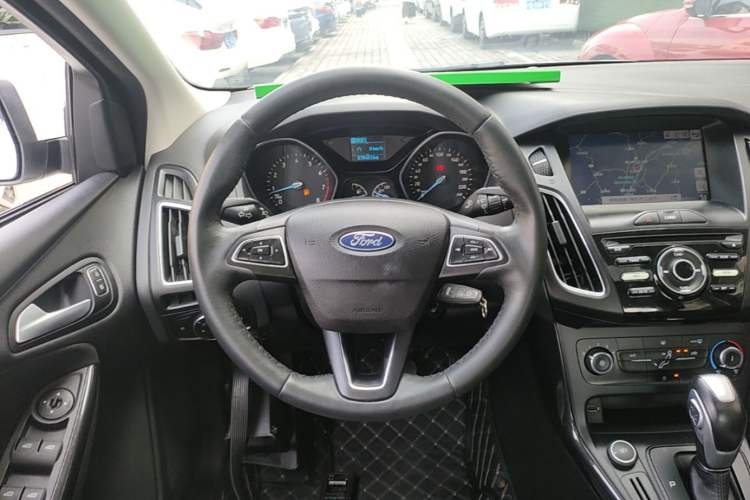 Used Ford Focus 2018 Sedan Classic 1.6L Automatic Trendy SmartDrive Edition Steering Wheel