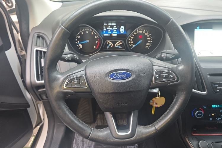 Used Ford Focus 2018 Hatchback Classic EcoBoost 180 Automatic Elite Model Steering Wheel