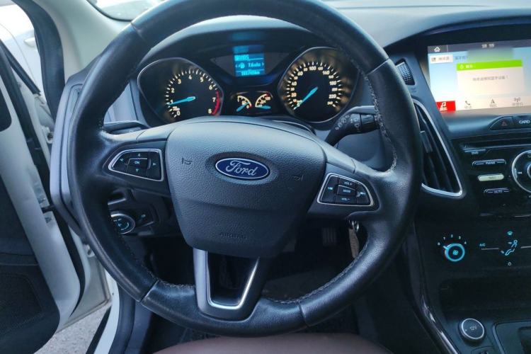 Used Ford Focus 2018 Hatchback Classic 1.6L Automatic Trendy SmartDrive Edition Steering Wheel
