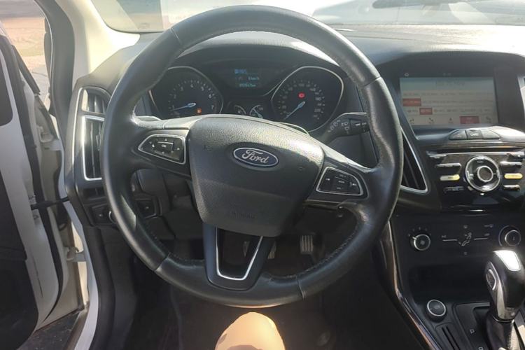 Used Ford Focus 2018 Hatchback Classic 1.6L Automatic Trendy SmartDrive Edition Steering Wheel