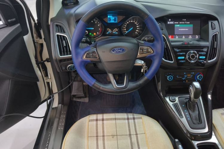 Used Ford Focus 2018 Hatchback Classic 1.6L Automatic Trendy SmartDrive Edition Steering Wheel