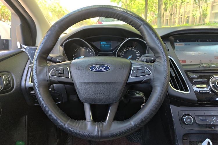 Used Ford Focus 2018 Hatchback Classic 1.6L Automatic Trendy SmartDrive Edition Steering Wheel