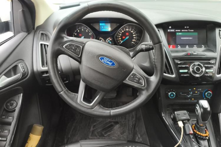 Used Ford Focus 2018 Hatchback Classic 1.6L Automatic Trendy SmartDrive Edition Steering Wheel