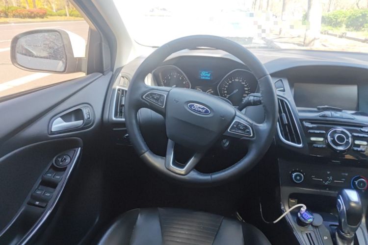 Used Ford Focus 2018 Hatchback Classic 1.6L Automatic Trendy SmartDrive Edition Steering Wheel