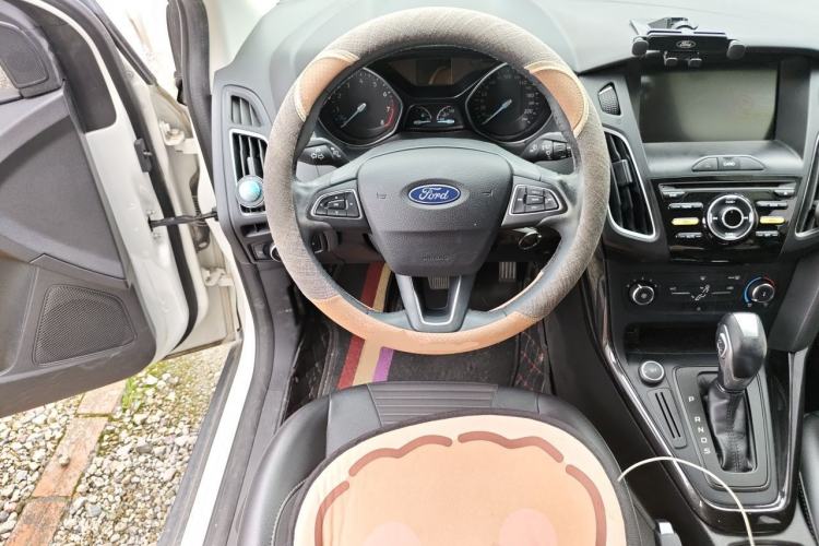 Used Ford Focus 2018 Sedan Classic 1.6L Automatic Trendy SmartDrive Edition Steering Wheel