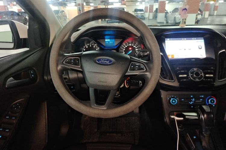Used Ford Focus 2018 Hatchback Classic 1.6L Automatic Trendy SmartDrive Edition Steering Wheel
