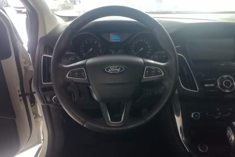 Used Ford Focus 2018 Sedan Classic 1.6L Automatic Trendy SmartDrive Edition Steering Wheel