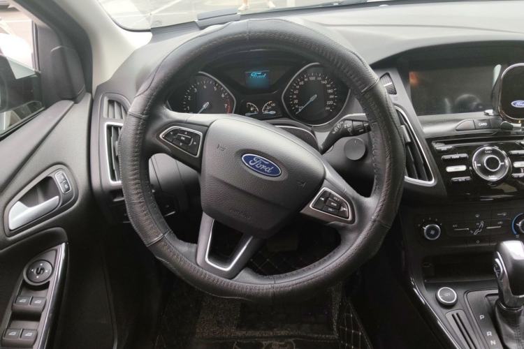 Used Ford Focus 2018 Hatchback Classic 1.6L Automatic Trendy SmartDrive Edition Steering Wheel