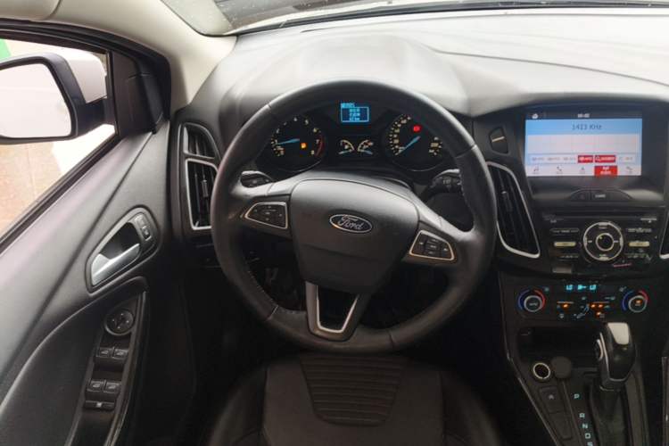 Used Ford Focus 2018 Two-Door Classic EcoBoost 125 Automatic Supercharged Style SmartDrive Edition Steering Wheel