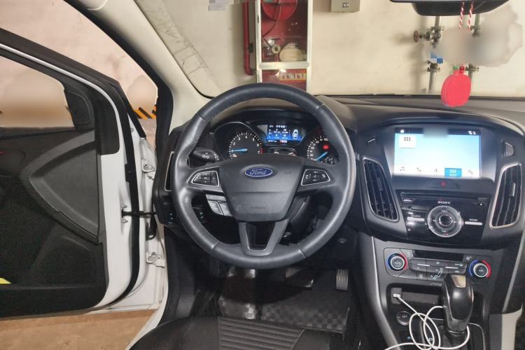 Used Ford Focus 2018 Hatchback Classic EcoBoost 180 Automatic Sport Edition Steering Wheel