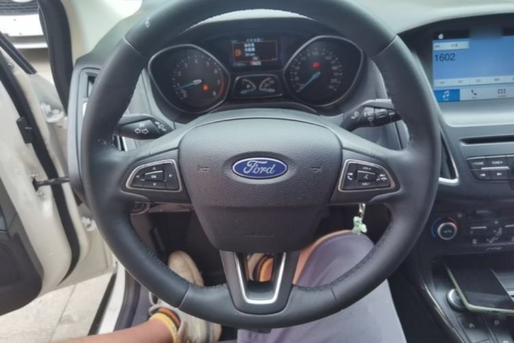 Used Ford Focus 2018 Sedan Classic EcoBoost 180 Automatic Elite Model Steering Wheel