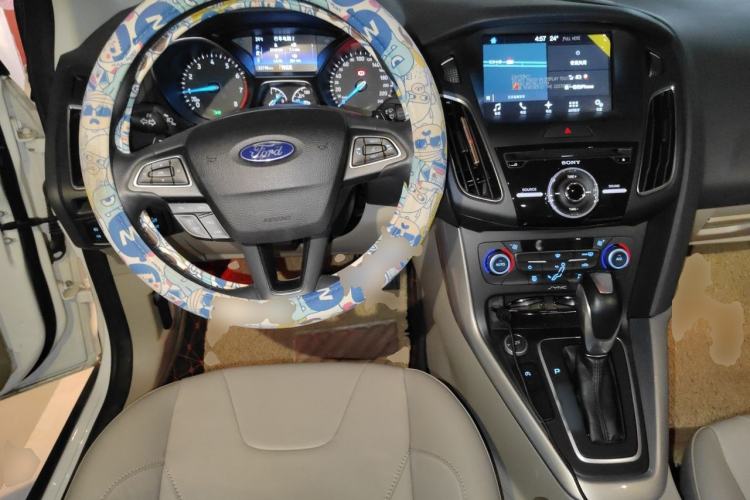 Used Ford Focus 2018 Sedan Classic EcoBoost 180 Automatic Flagship Model Steering Wheel
