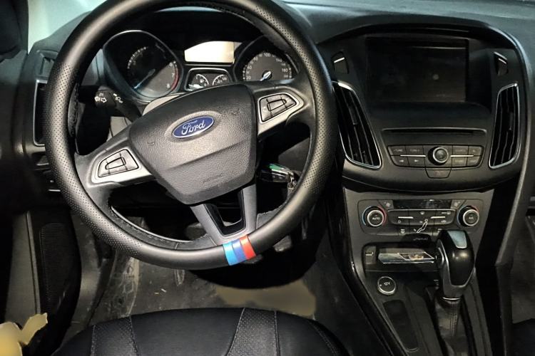 Used Ford Focus 2018 Hatchback Classic EcoBoost 180 Automatic Elite Model Steering Wheel