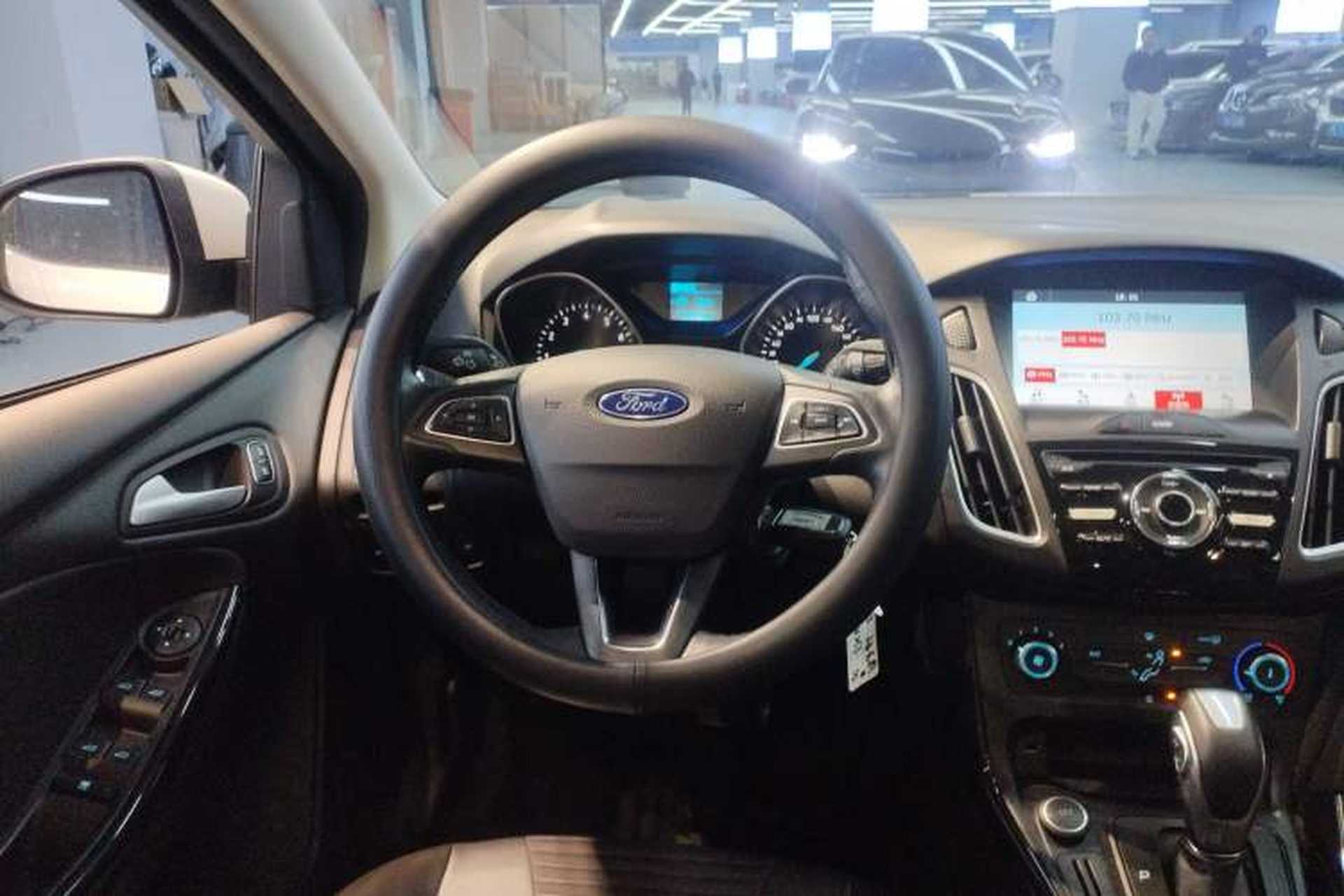 Used Ford Focus 2018 Hatchback Classic 1.6L Automatic Trendy SmartDrive Edition Steering Wheel