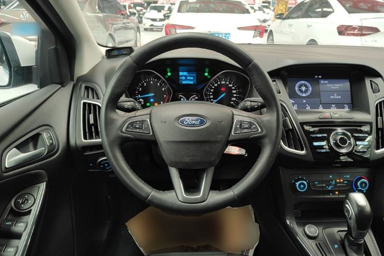Used Ford Focus 2018 Hatchback Classic 1.6L Automatic Trendy SmartDrive Edition Steering Wheel