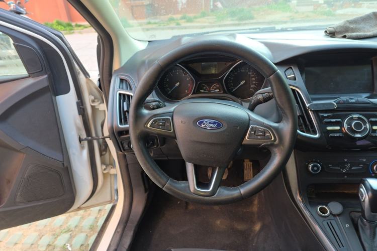 Used Ford Focus 2018 Hatchback Classic 1.6L Automatic Trendy SmartDrive Edition Steering Wheel