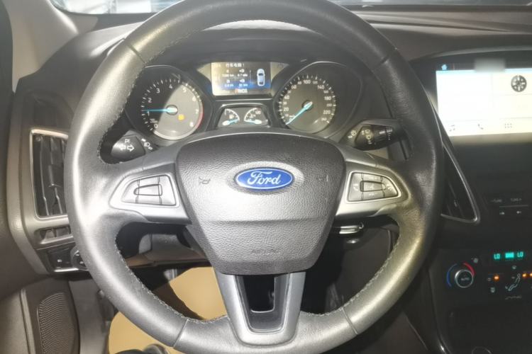 Used Ford Focus 2018 Sedan Classic EcoBoost 180 Automatic Elite Model Steering Wheel