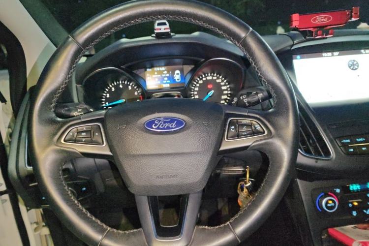Used Ford Focus 2018 Sedan Classic EcoBoost 180 Automatic Elite Model Steering Wheel