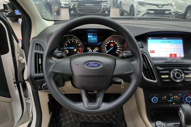Used Ford Focus 2018 Sedan Classic 1.6L Automatic Comfort Plus Smart Drive Version Steering Wheel