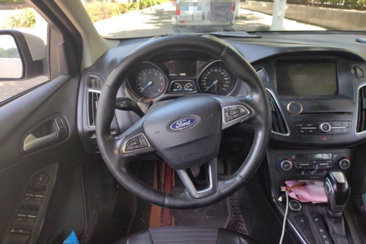 Used Ford Focus 2018 Hatchback Classic EcoBoost 180 Automatic Elite Model Steering Wheel