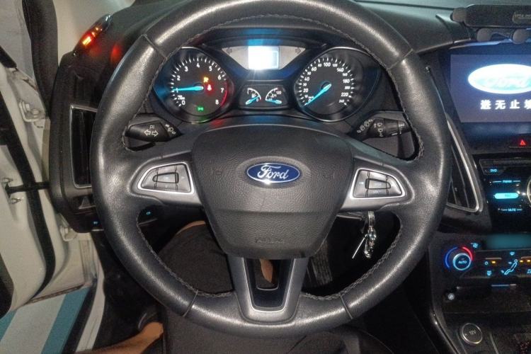 Used Ford Focus 2018 Two-Door Classic EcoBoost 125 Automatic Supercharged Style SmartDrive Edition Steering Wheel