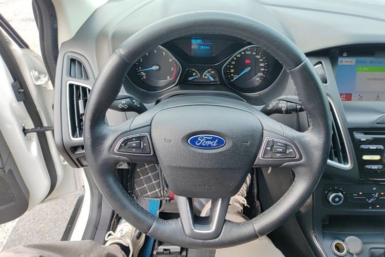 Used Ford Focus 2018 Hatchback Classic 1.6L Automatic Trendy SmartDrive Edition Steering Wheel