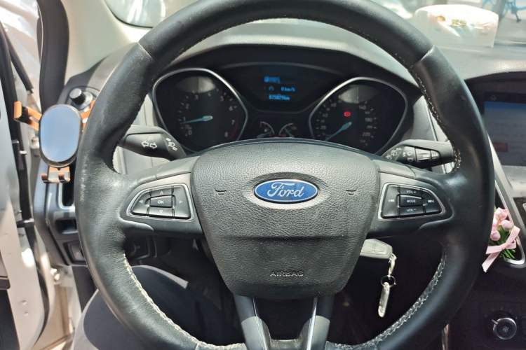 Used Ford Focus 2018 Hatchback Classic 1.6L Automatic Trendy SmartDrive Edition Steering Wheel