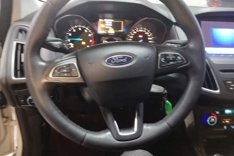 Used Ford Focus 2018 Sedan Classic EcoBoost 180 Automatic Elite Model Steering Wheel