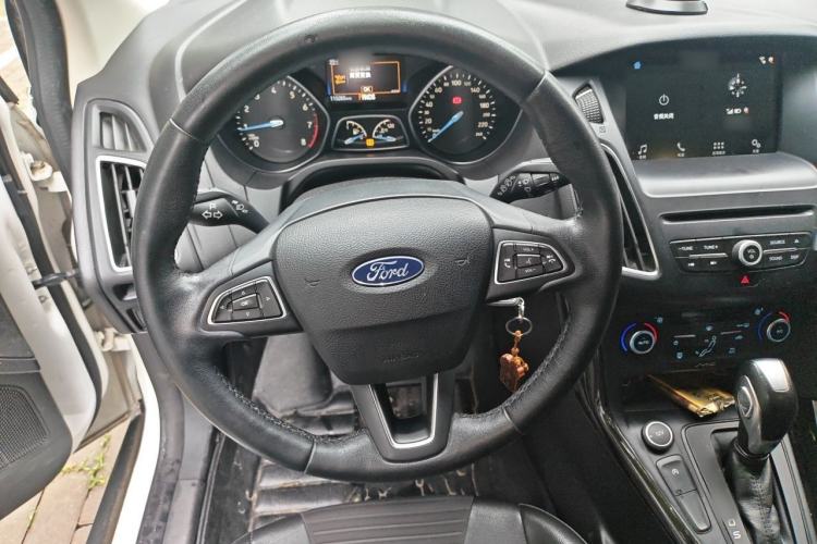 Used Ford Focus 2018 Hatchback Classic EcoBoost 180 Automatic Elite Model Steering Wheel