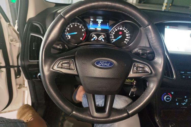Used Ford Focus 2018 Hatchback Classic EcoBoost 180 Automatic Elite Model Steering Wheel