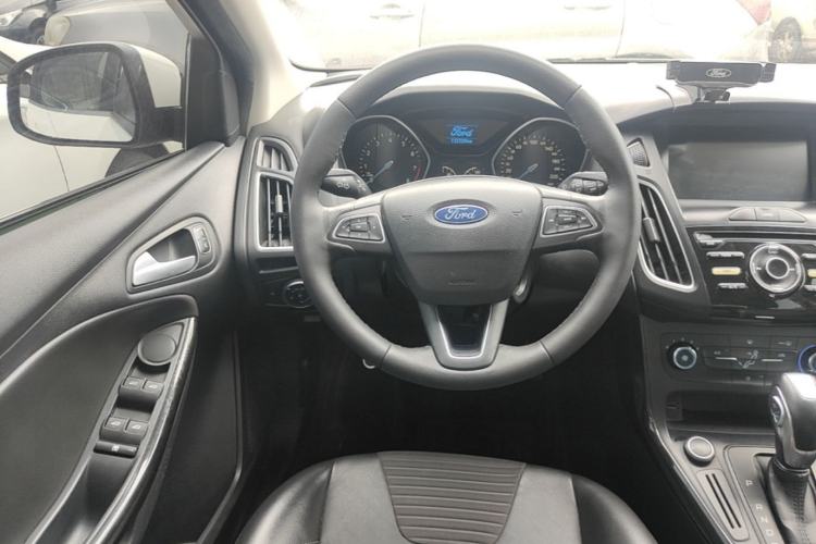 Used Ford Focus 2018 Sedan Classic 1.6L Automatic Trendy SmartDrive Edition Steering Wheel
