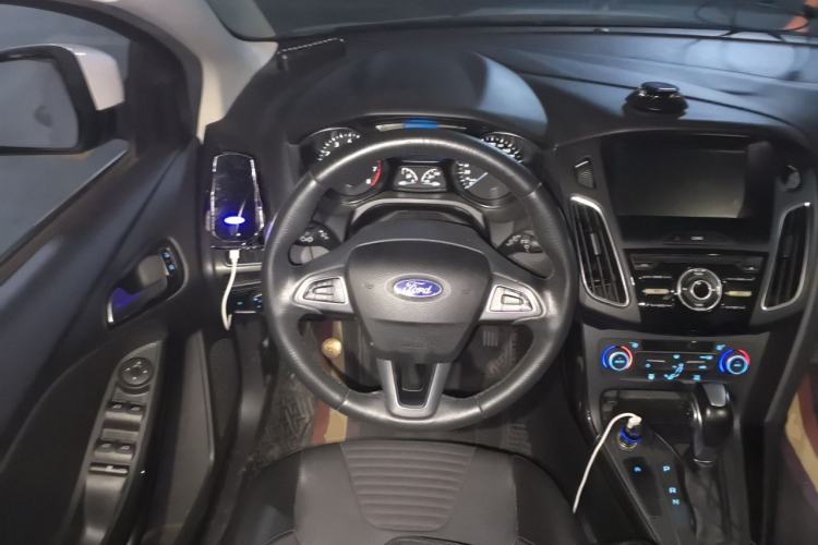 Used Ford Focus 2018 Two-Door Classic EcoBoost 125 Automatic Supercharged Style SmartDrive Edition Steering Wheel