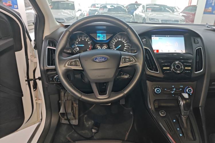 Used Ford Focus 2018 Sedan Classic 1.6L Automatic Trendy SmartDrive Edition Steering Wheel