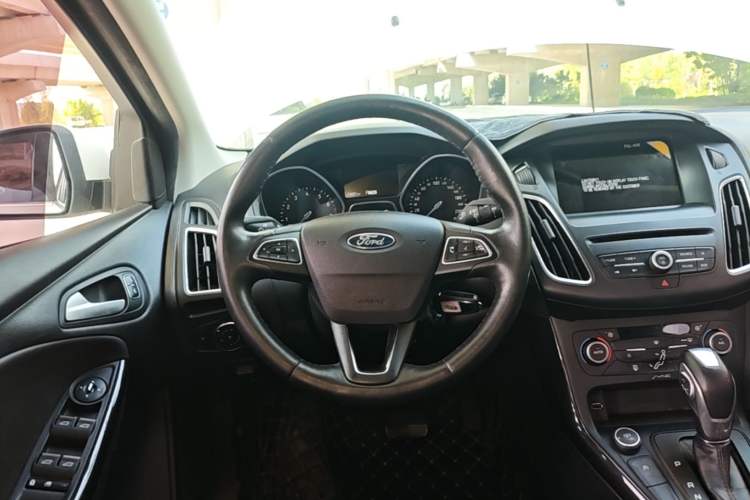 Used Ford Focus 2018 Sedan Classic EcoBoost 180 Automatic Elite Model Steering Wheel