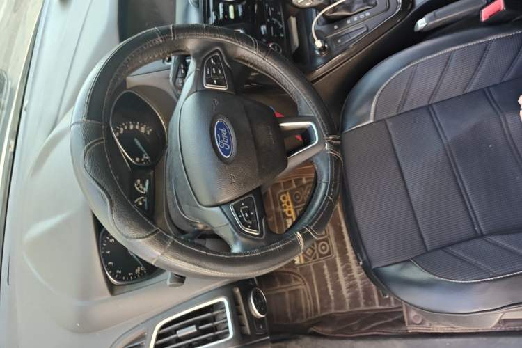 Used Ford Focus 2018 Sedan Classic EcoBoost 125 Automatic Supercharged Style SmartDrive Edition Steering Wheel