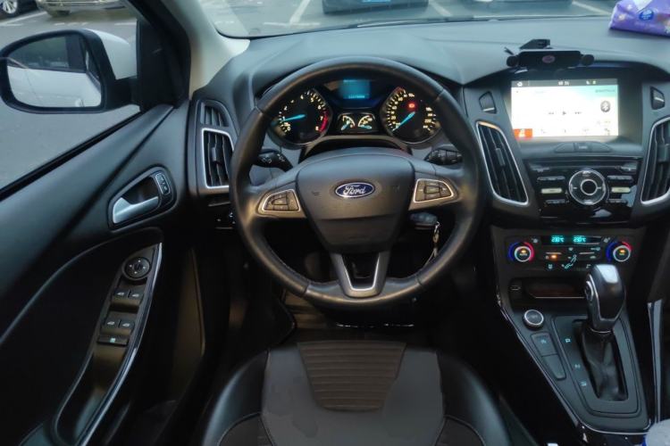 Used Ford Focus 2018 Two-Door Classic EcoBoost 125 Automatic Supercharged Style SmartDrive Edition Steering Wheel
