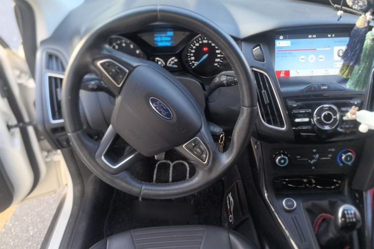 Used Ford Focus 2018 Sedan Classic 1.6L Manual Fashion Edition SmartDrive Version Steering Wheel