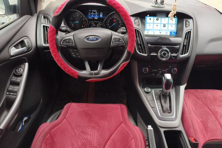 Used Ford Focus 2018 Hatchback Classic EcoBoost 180 Automatic Sport Edition Steering Wheel