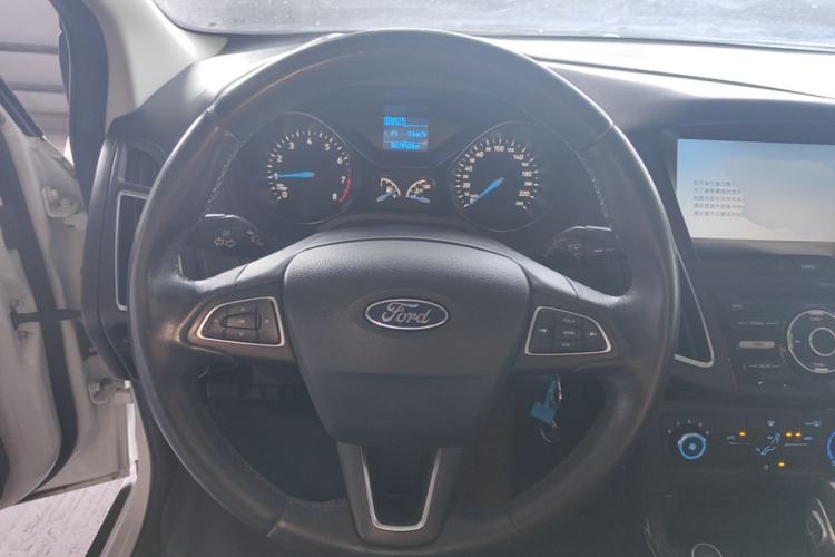 Used Ford Focus 2018 Hatchback Classic 1.6L Automatic Trendy SmartDrive Edition Steering Wheel
