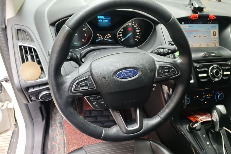 Used Ford Focus 2018 Hatchback Classic 1.6L Automatic Trendy SmartDrive Edition Steering Wheel