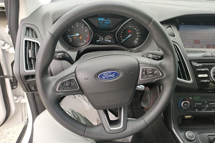 Used Ford Focus 2018 Sedan Classic EcoBoost 125 Automatic Supercharged Style SmartDrive Edition Steering Wheel