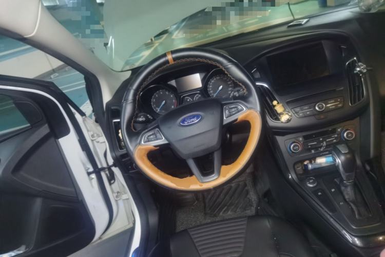 Used Ford Focus 2018 Hatchback Classic EcoBoost 180 Automatic Elite Model Steering Wheel
