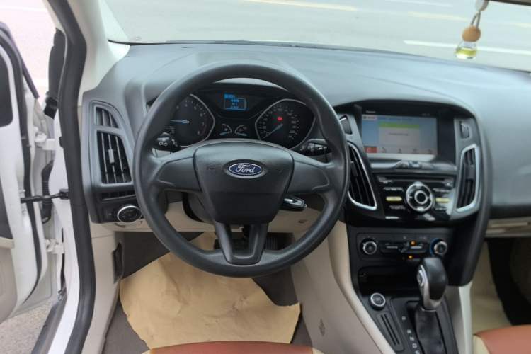Used Ford Focus 2018 Sedan Classic 1.6L Automatic Comfort Plus Smart Drive Version Steering Wheel