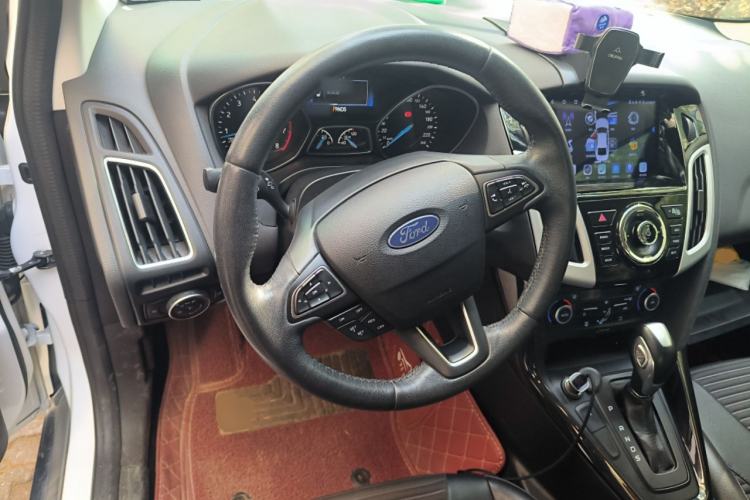 Used Ford Focus 2018 Sedan Classic EcoBoost 180 Automatic Elite Model Steering Wheel