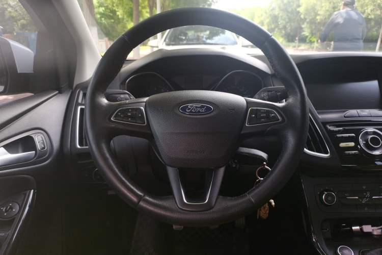 Used Ford Focus 2018 Sedan Classic 1.6L Manual Fashion Edition SmartDrive Version Steering Wheel