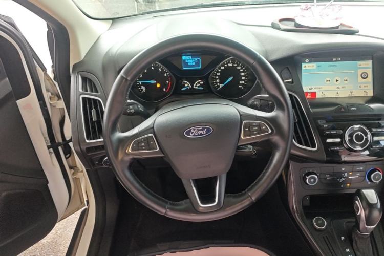 Used Ford Focus 2018 Hatchback Classic 1.6L Automatic Trendy SmartDrive Edition Steering Wheel